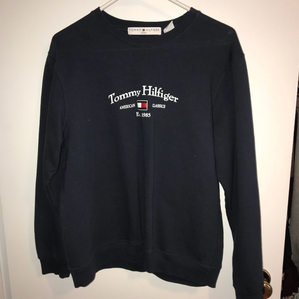 Navy Tommy Hilfiger sweatshirt